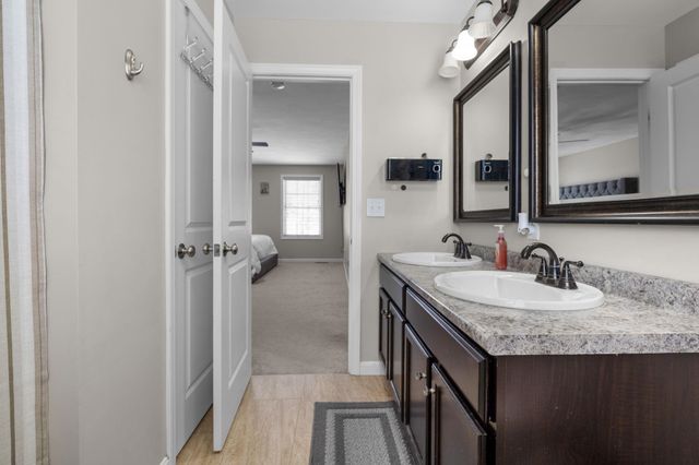 15 Double Brook Road, Manchester, NH 03109