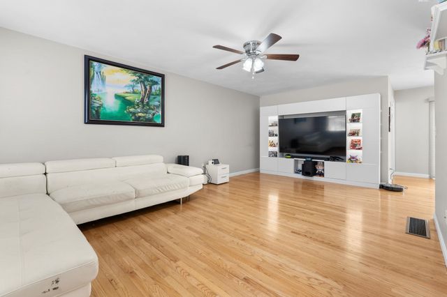 15 Double Brook Road, Manchester, NH 03109