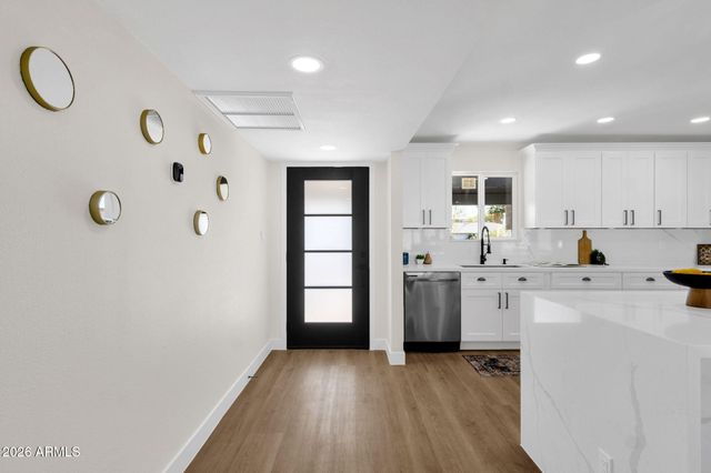 1524 W MISSION Lane, Phoenix, AZ 85021