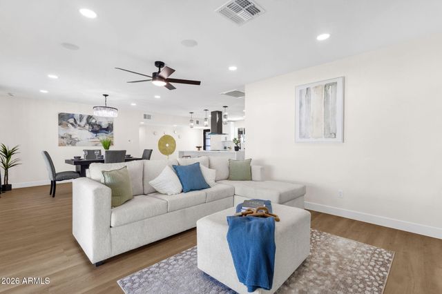 1524 W MISSION Lane, Phoenix, AZ 85021