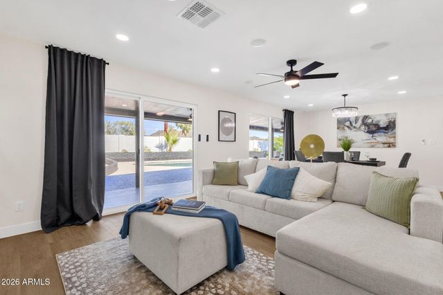 1524 W MISSION Lane, Phoenix, AZ 85021