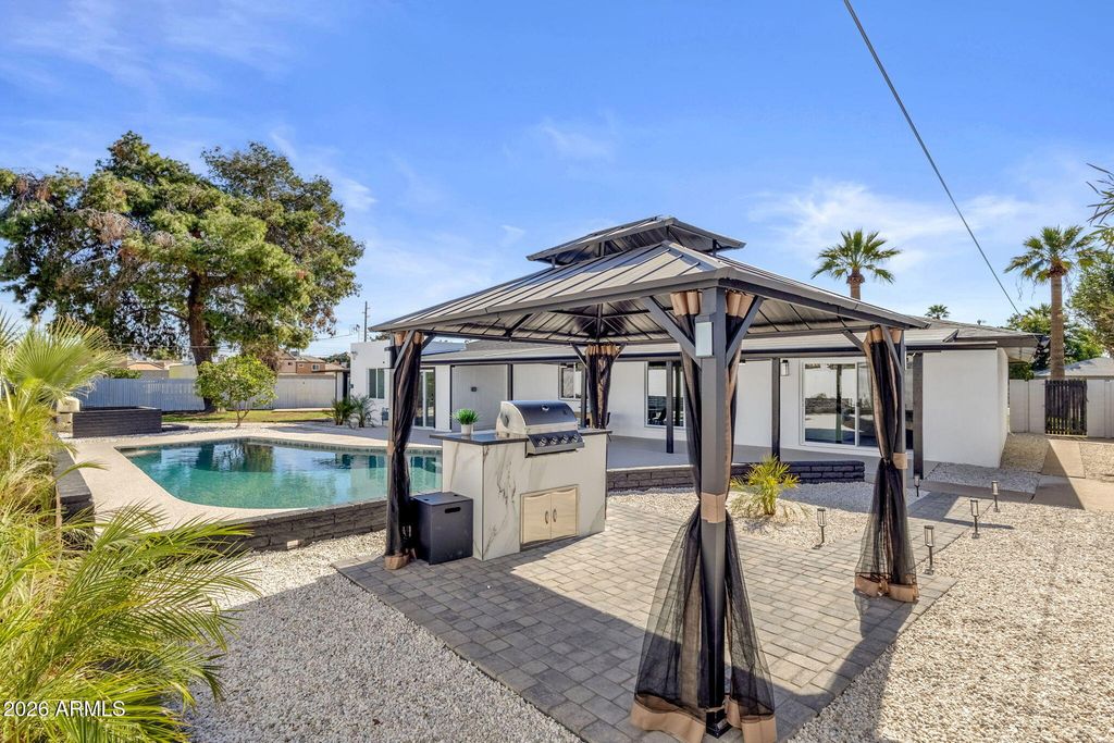 1524 W MISSION Lane, Phoenix, AZ 85021