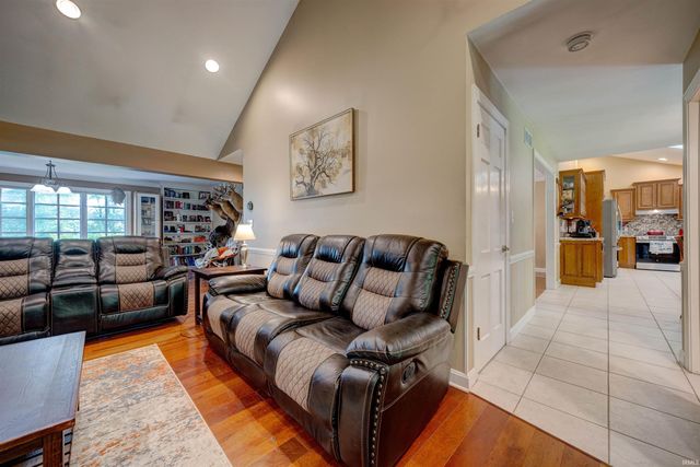 4077 Frame Road, Newburgh, IN 47630