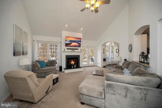 204 WAKEFIELD DR, Locust Grove, VA 22508