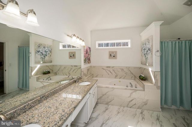 204 WAKEFIELD DR, Locust Grove, VA 22508