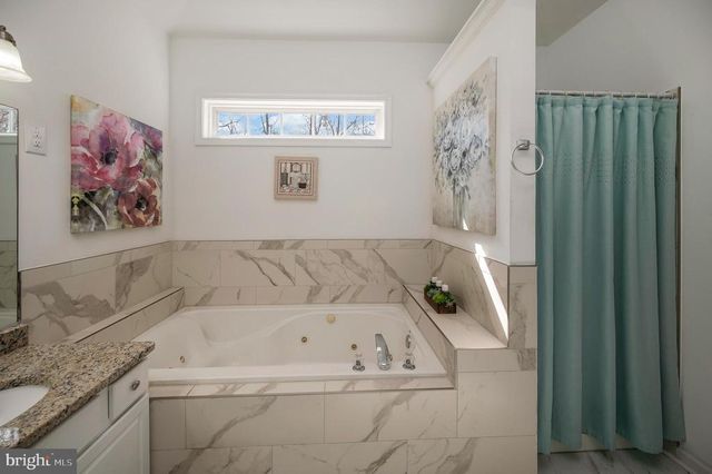 204 WAKEFIELD DR, Locust Grove, VA 22508