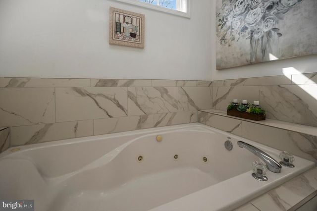 204 WAKEFIELD DR, Locust Grove, VA 22508