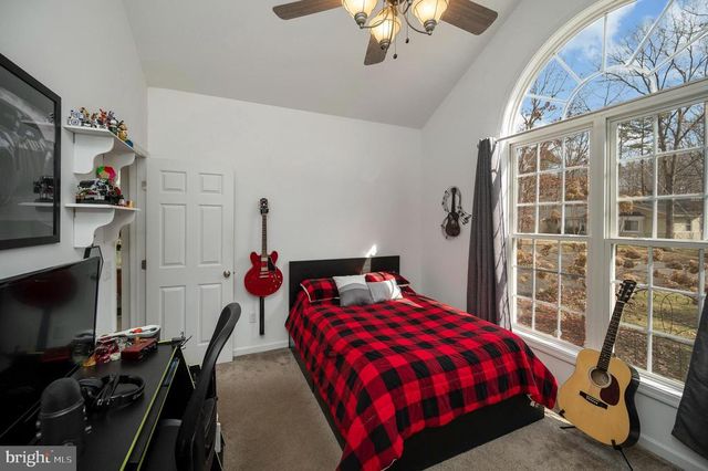 204 WAKEFIELD DR, Locust Grove, VA 22508