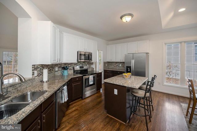 204 WAKEFIELD DR, Locust Grove, VA 22508