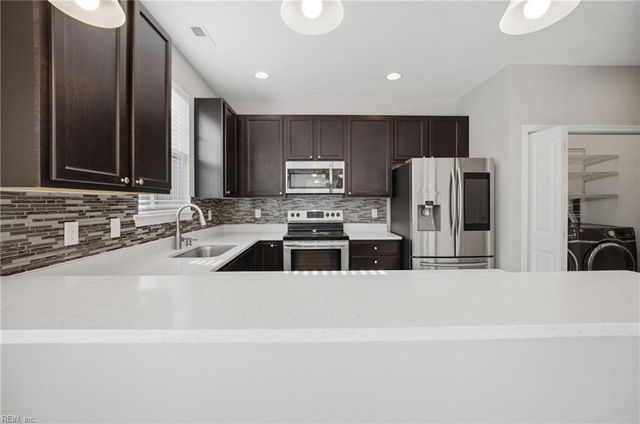 2702 Faulkner DR, Chesapeake, VA 23321