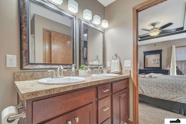 5315 N 11th Street, Lincoln, NE 68521