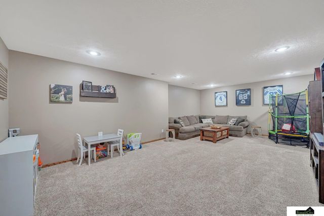 5315 N 11th Street, Lincoln, NE 68521