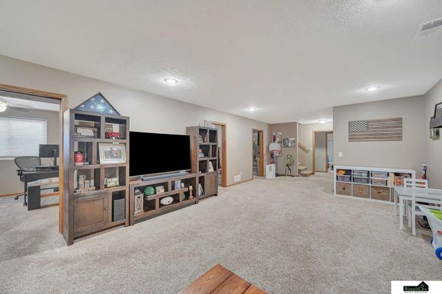 5315 N 11th Street, Lincoln, NE 68521