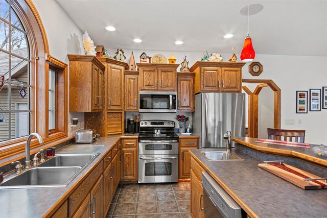 1366 Sawgrass Drive, Nekoosa, WI 54457