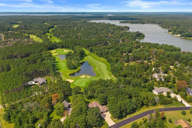 1366 Sawgrass Drive, Nekoosa, WI 54457