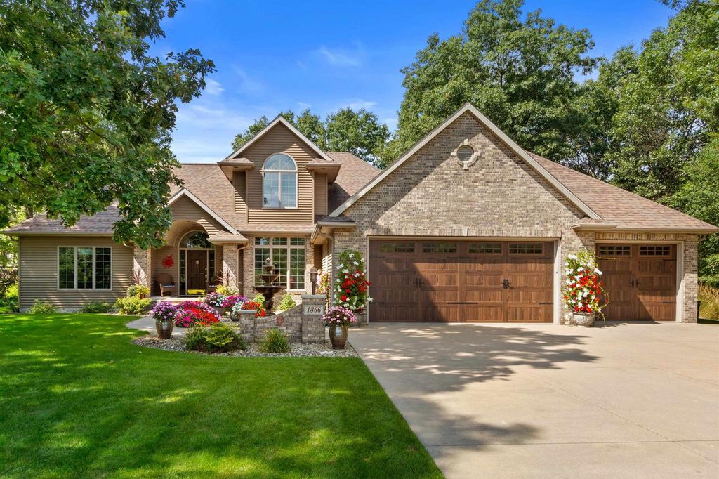 1366 Sawgrass Drive, Nekoosa, WI 54457