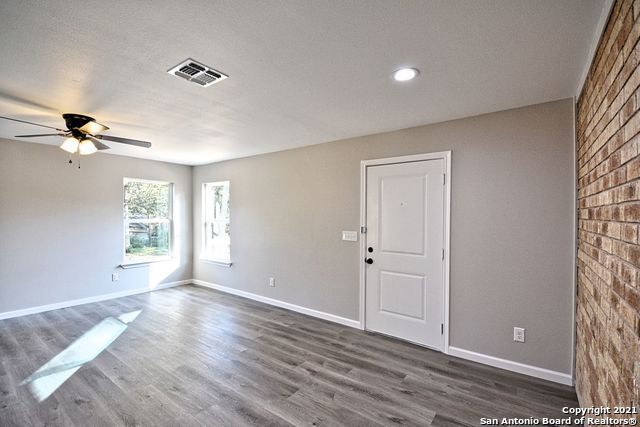 438 Forshage Blvd, Seguin, TX 78155