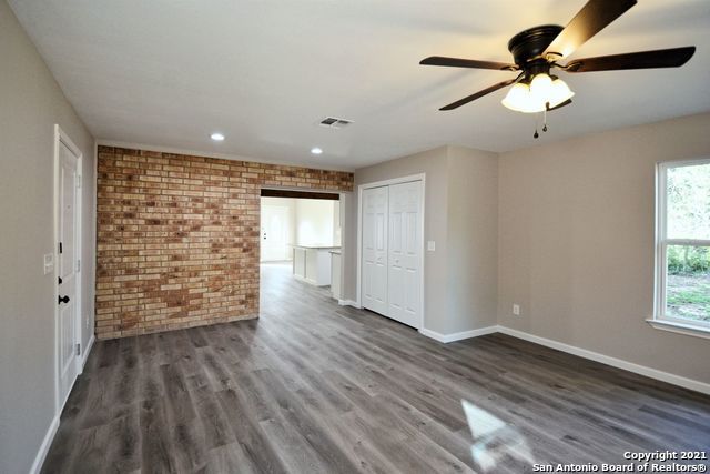 438 Forshage Blvd, Seguin, TX 78155