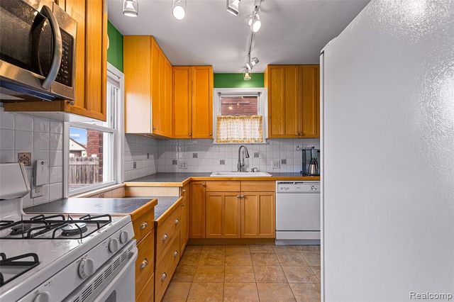 1872 23rd Street, Wyandotte, MI 48192