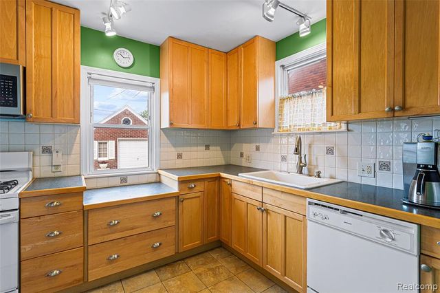 1872 23rd Street, Wyandotte, MI 48192