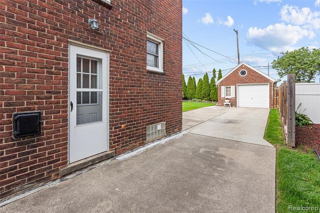 1872 23rd Street, Wyandotte, MI 48192