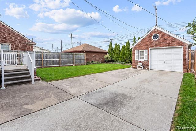 1872 23rd Street, Wyandotte, MI 48192