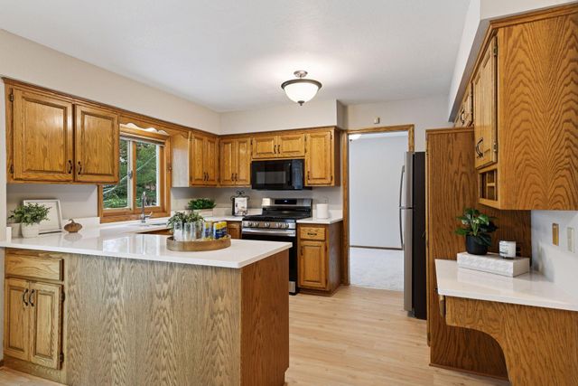 7051 Pimlico Lane, Chanhassen, MN 55317