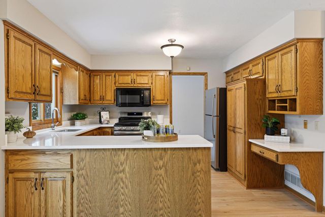 7051 Pimlico Lane, Chanhassen, MN 55317