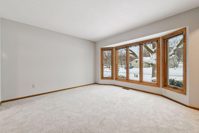 7051 Pimlico Lane, Chanhassen, MN 55317