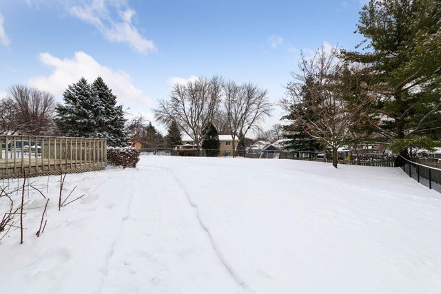 7051 Pimlico Lane, Chanhassen, MN 55317