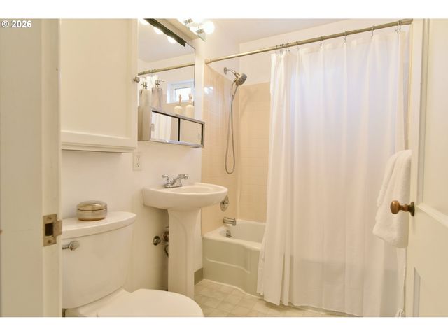 4448 Ne 73RD Ave, Portland, OR 97218