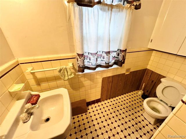 21431 Hollywood Street, Southfield, MI 48075