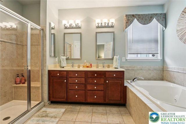 2113 Kingsview Road, Lower Macungie Twp, PA 18062