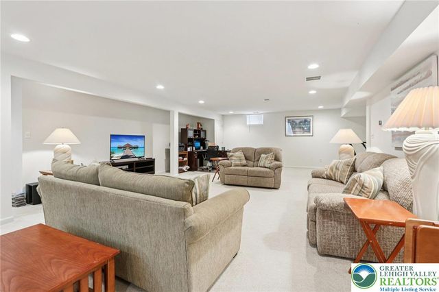 2113 Kingsview Road, Lower Macungie Twp, PA 18062