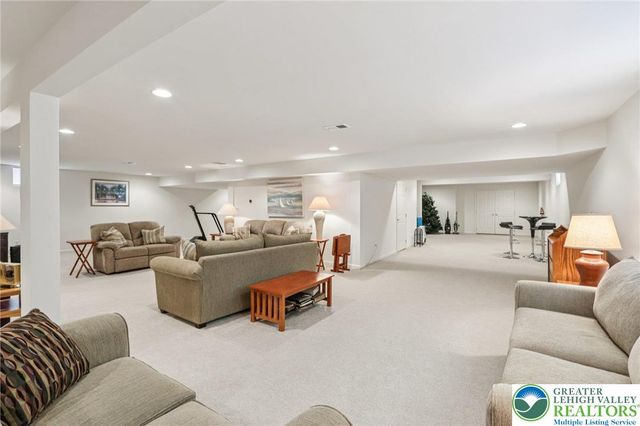 2113 Kingsview Road, Lower Macungie Twp, PA 18062