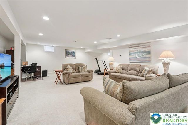 2113 Kingsview Road, Lower Macungie Twp, PA 18062