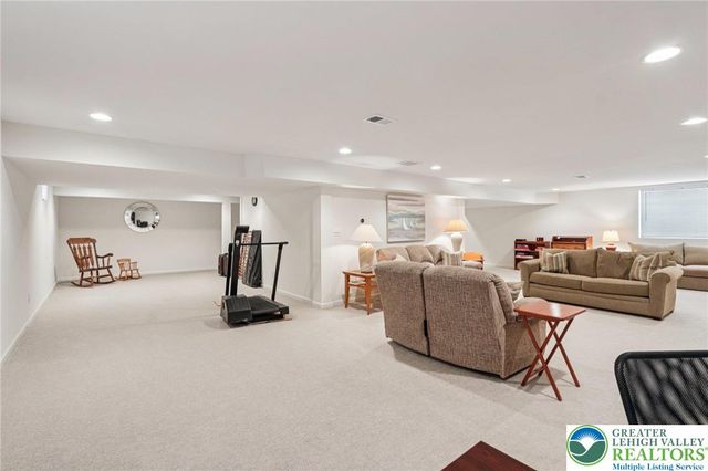 2113 Kingsview Road, Lower Macungie Twp, PA 18062