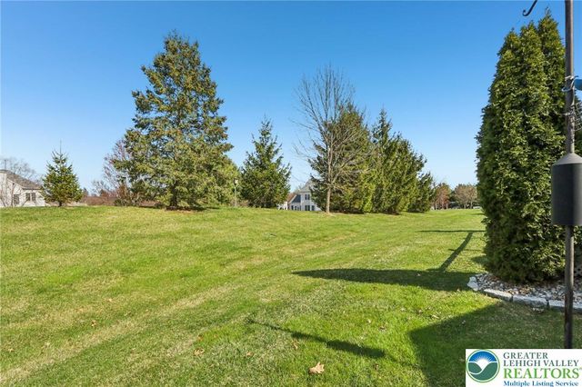 2113 Kingsview Road, Lower Macungie Twp, PA 18062