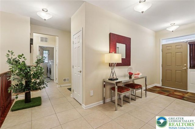 2113 Kingsview Road, Lower Macungie Twp, PA 18062