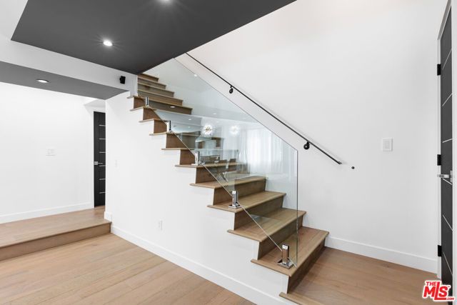 18721 Hatteras Street 10, Tarzana (los Angeles), CA 91356