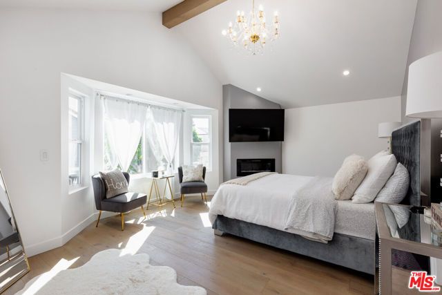 18721 Hatteras Street 10, Tarzana (los Angeles), CA 91356