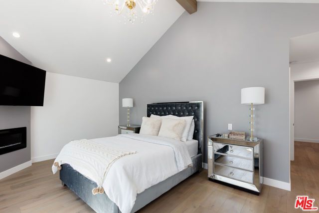 18721 Hatteras Street 10, Tarzana (los Angeles), CA 91356