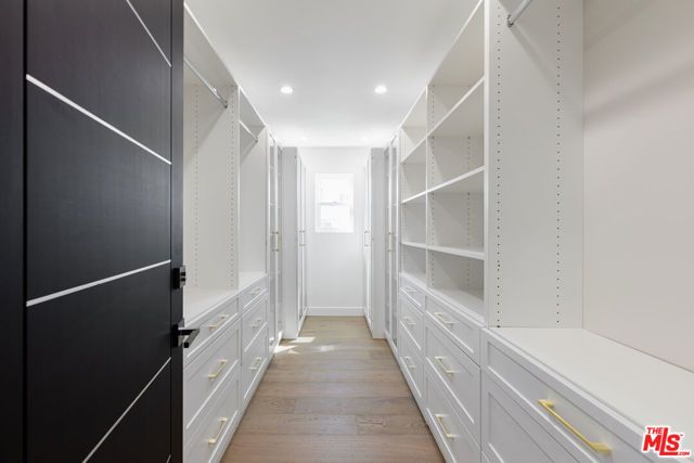 18721 Hatteras Street 10, Tarzana (los Angeles), CA 91356