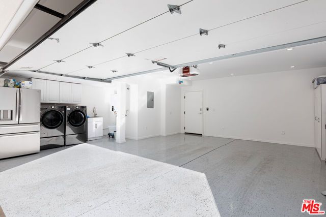 18721 Hatteras Street 10, Tarzana (los Angeles), CA 91356