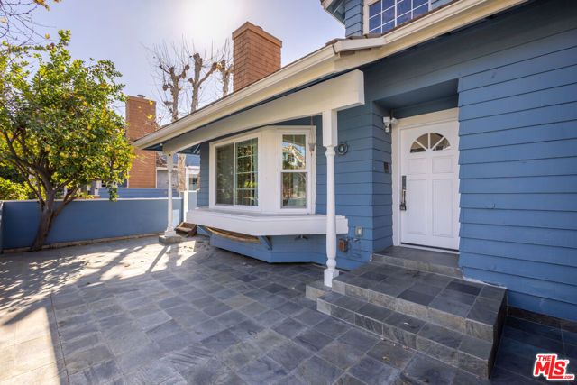 18721 Hatteras Street 10, Tarzana (los Angeles), CA 91356