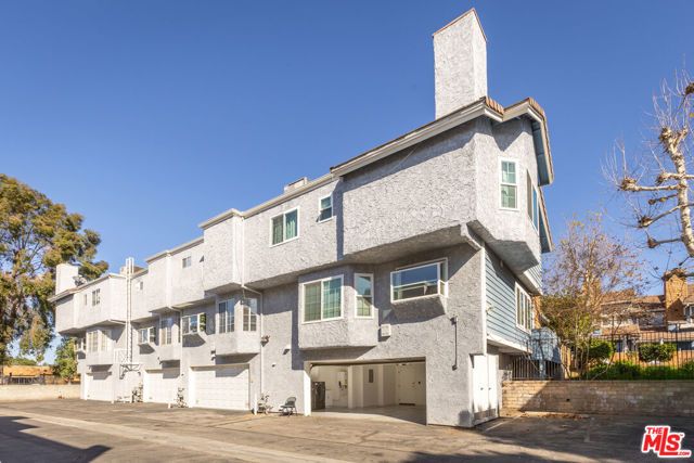 18721 Hatteras Street 10, Tarzana (los Angeles), CA 91356