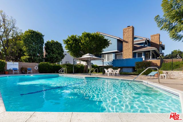 18721 Hatteras Street 10, Tarzana (los Angeles), CA 91356