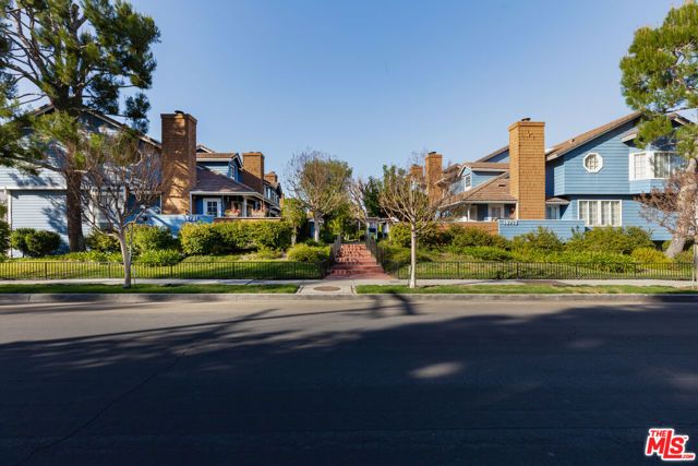 18721 Hatteras Street 10, Tarzana (los Angeles), CA 91356