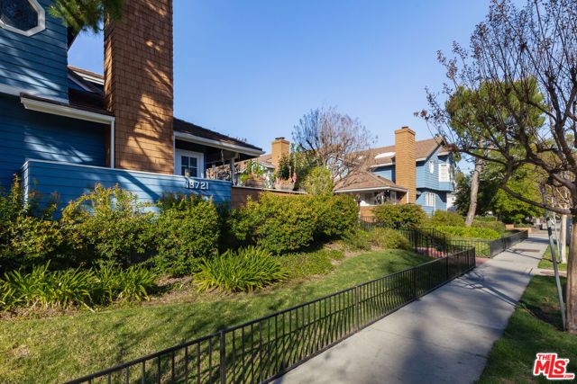 18721 Hatteras Street 10, Tarzana (los Angeles), CA 91356