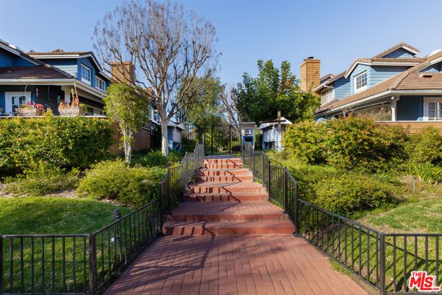 18721 Hatteras Street 10, Tarzana (los Angeles), CA 91356